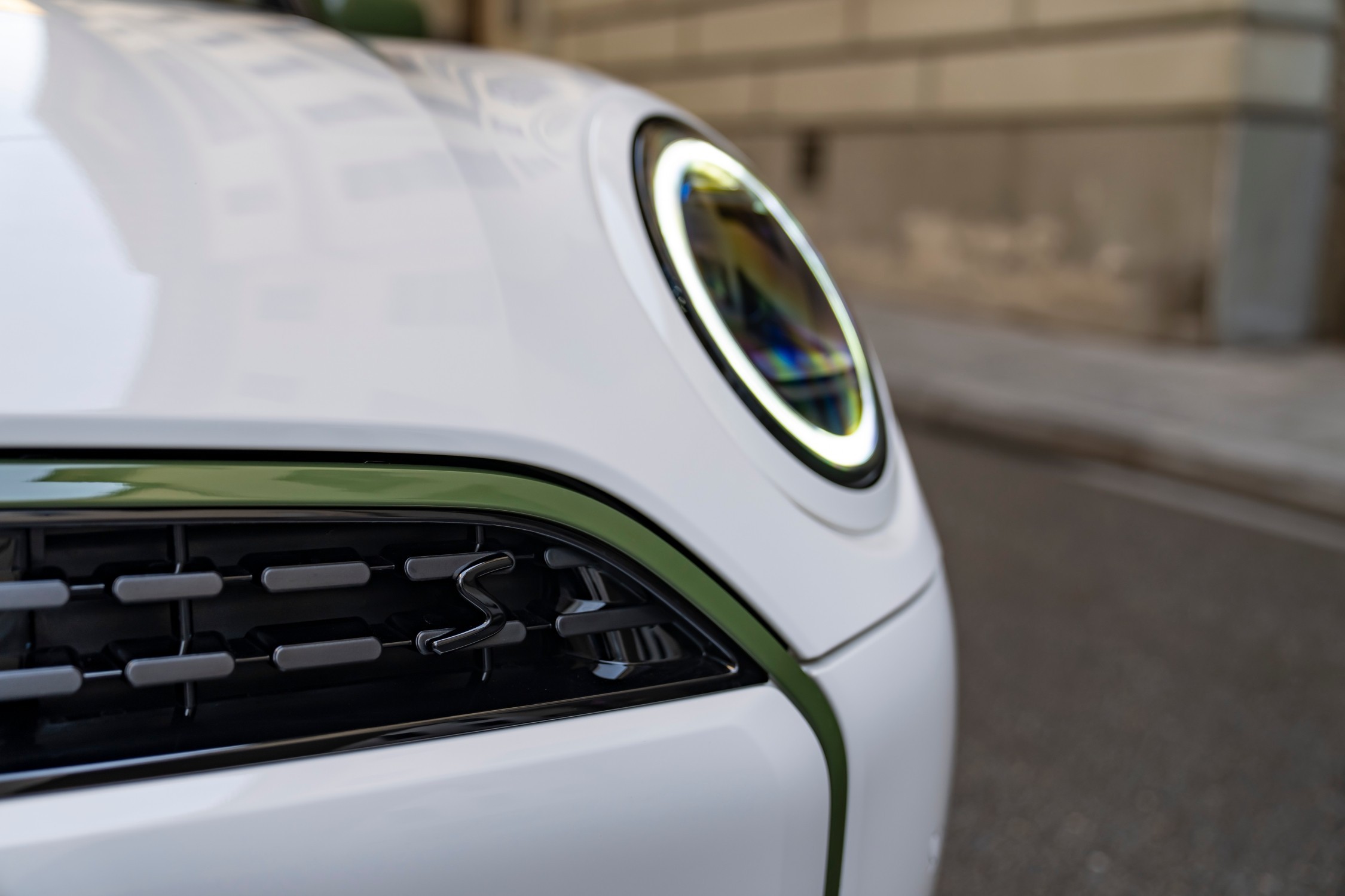 Moldura da grelha frontal do MINI Cooper S Paul Smith Edition com detalhes em Nottingham Green.